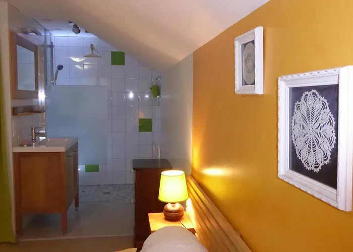 Hébergement de vacances Calme Avec Piscine Chauffée, Cheminée, Salle De Jeux Et Vélos - Parfait Pour Familles Et Amis - Fr-1-410-141